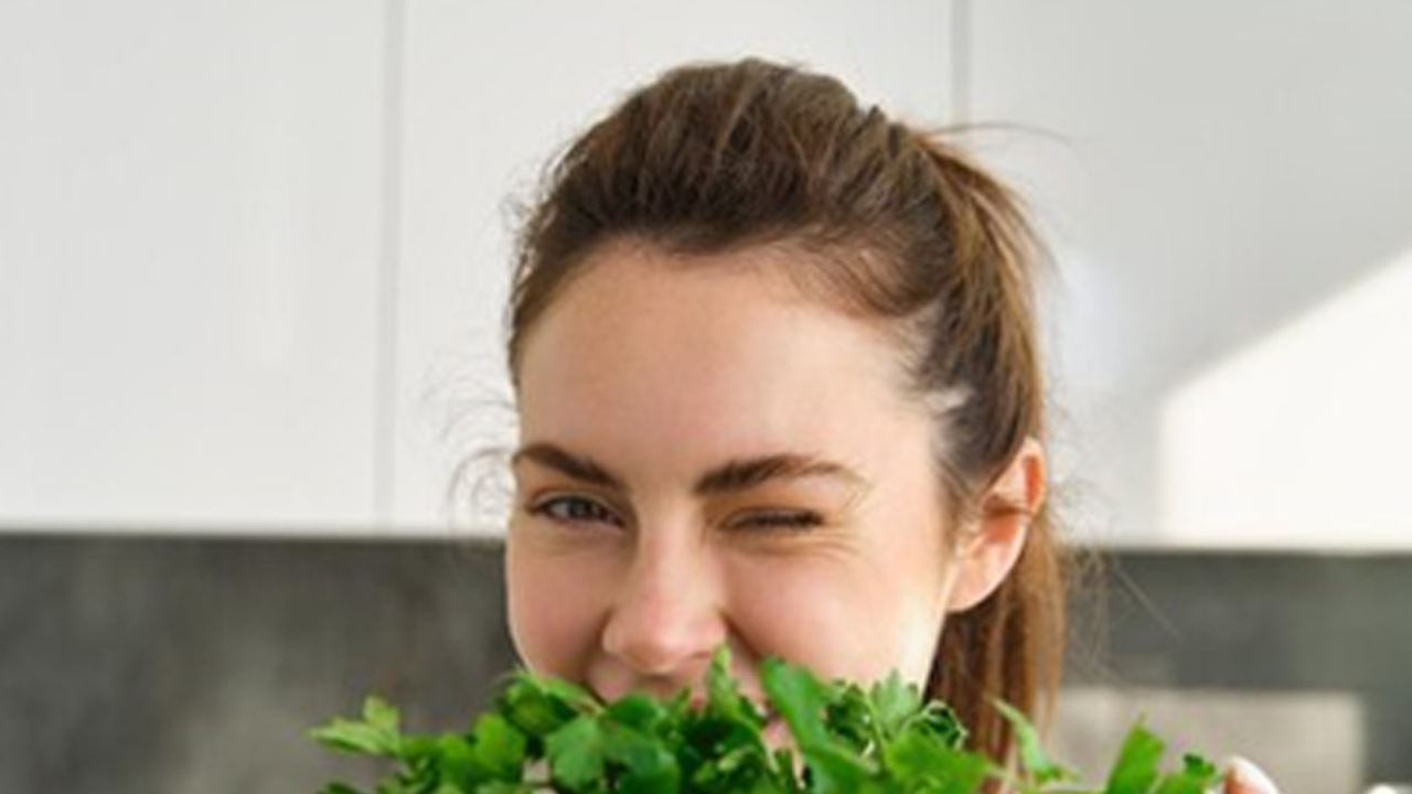 Unlock the Benefits of Kale + Green Tea Cleanser for Healthy Skin